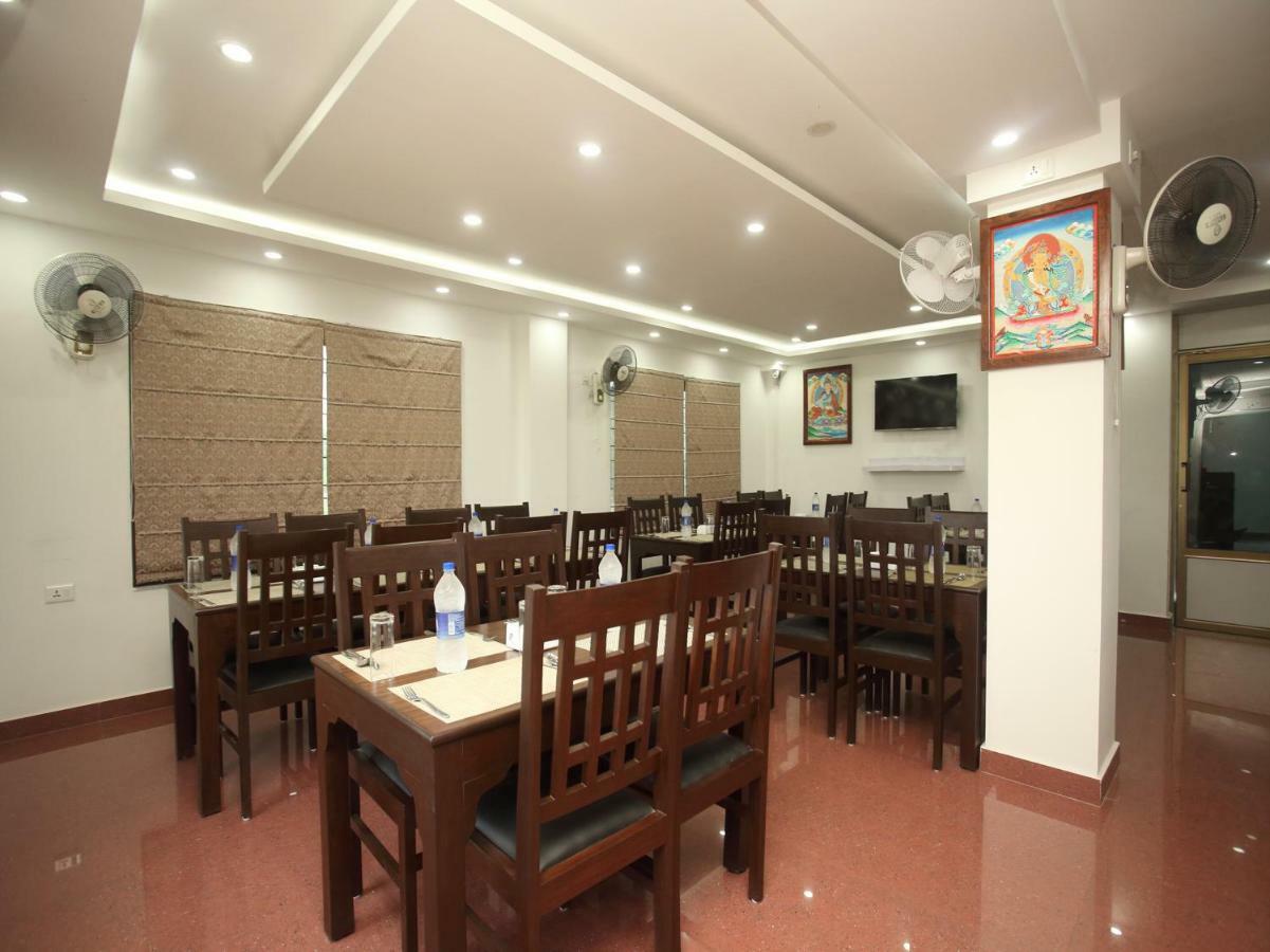 Oyo 525 Hotel Aloka Inn Rummindei Esterno foto